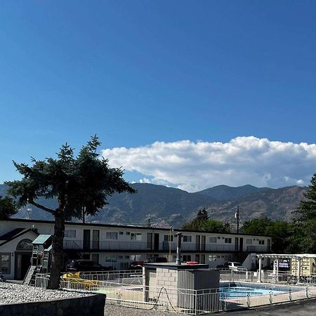 Motel Super 8 By Wyndham Penticton Esterno foto