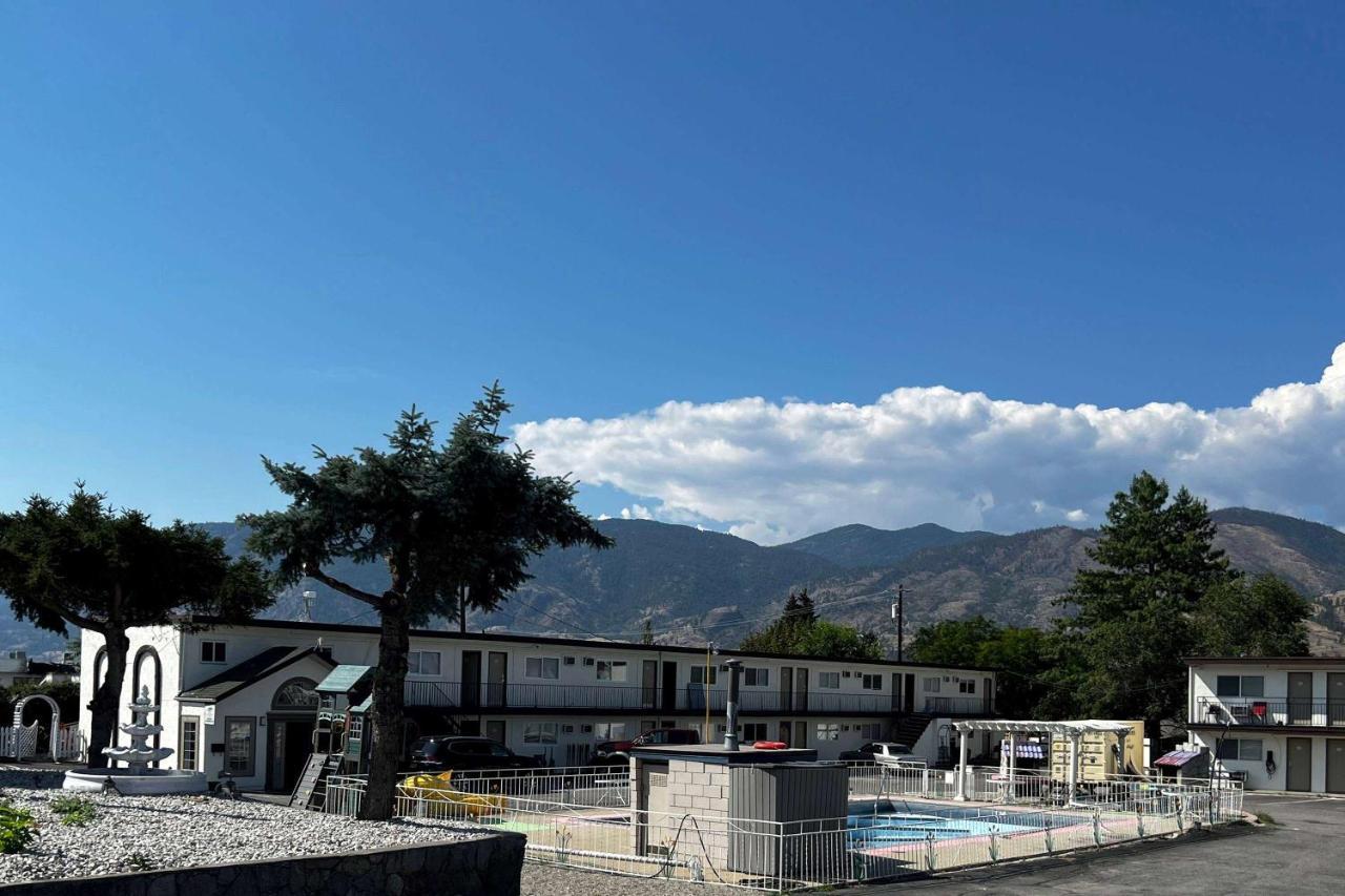Motel Super 8 By Wyndham Penticton Esterno foto