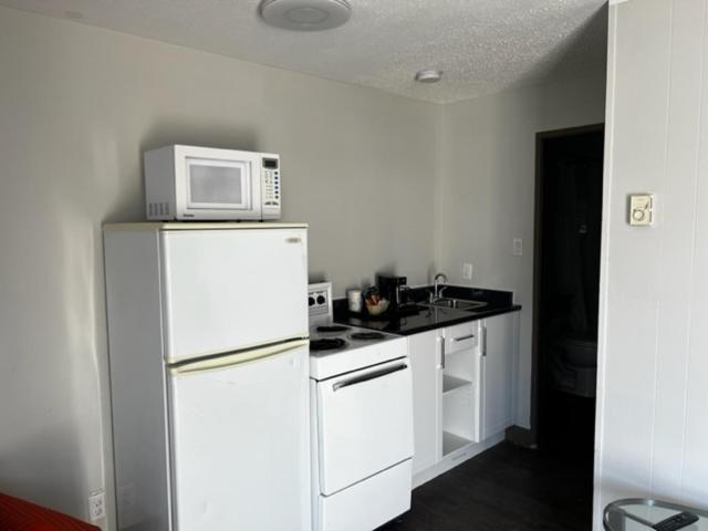 Motel Super 8 By Wyndham Penticton Esterno foto
