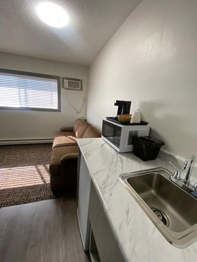 Motel Super 8 By Wyndham Penticton Esterno foto