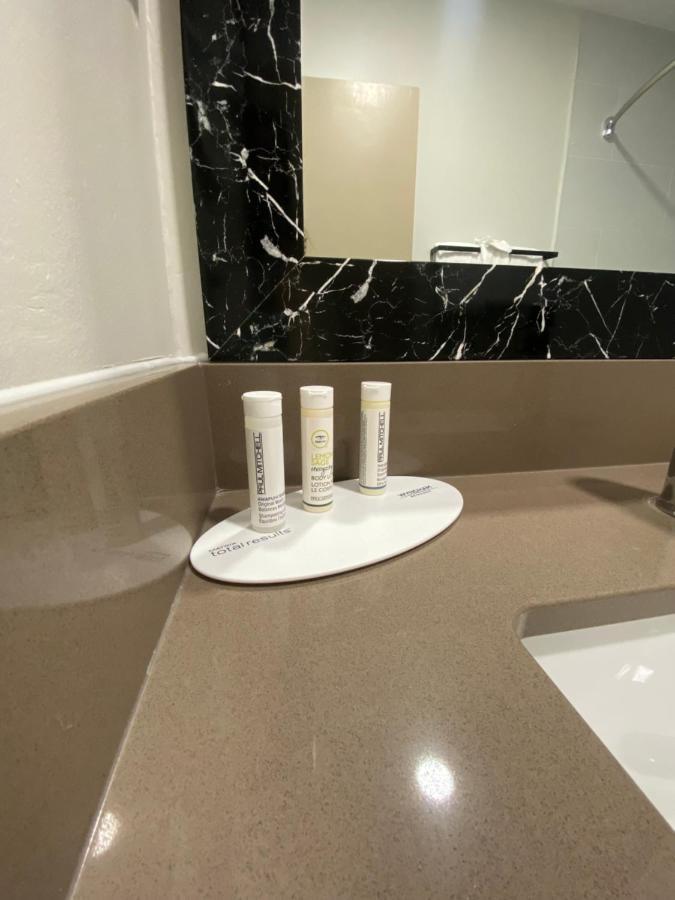 Motel Super 8 By Wyndham Penticton Esterno foto