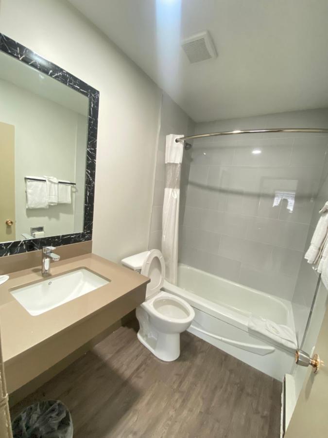 Motel Super 8 By Wyndham Penticton Esterno foto