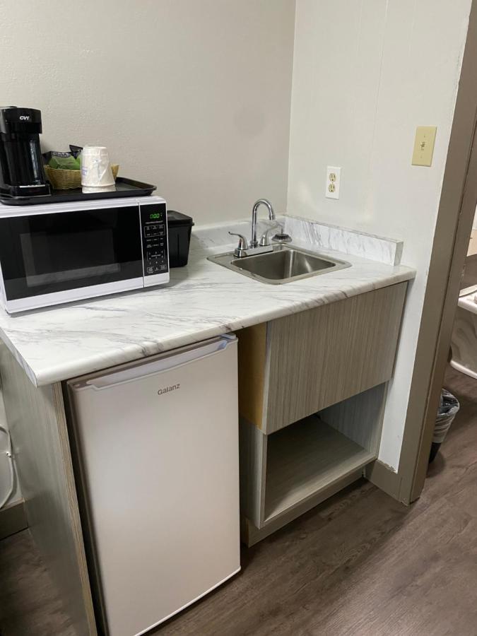 Motel Super 8 By Wyndham Penticton Esterno foto
