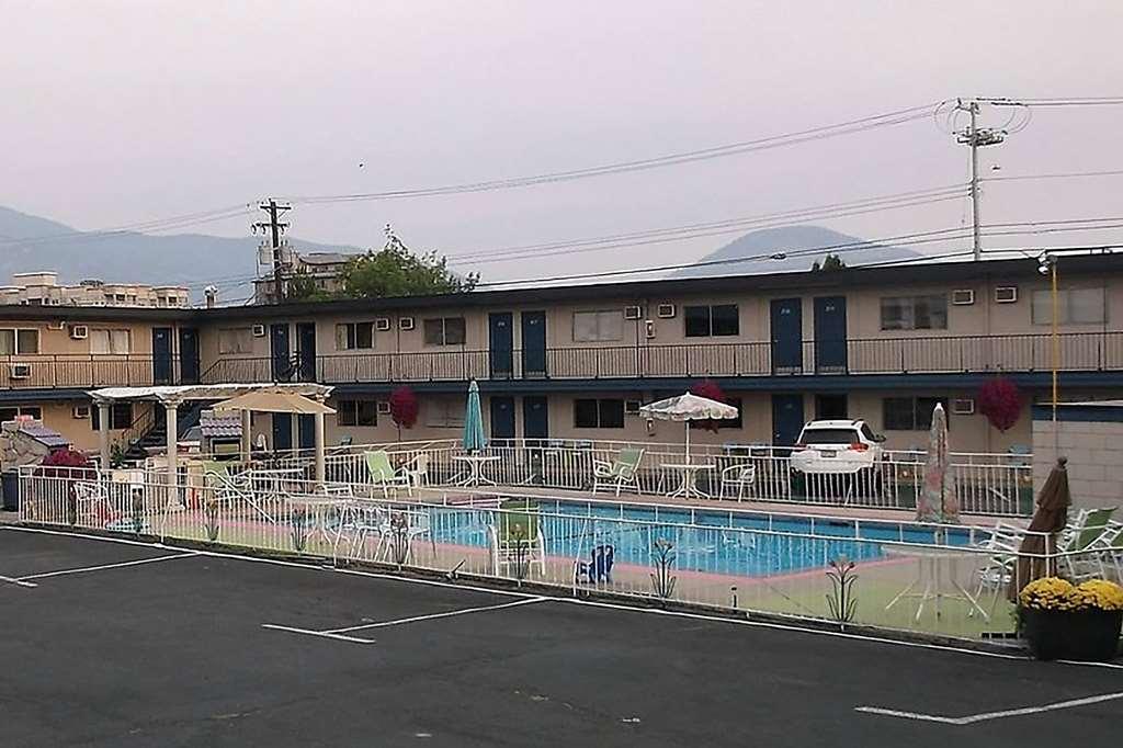 Motel Super 8 By Wyndham Penticton Esterno foto