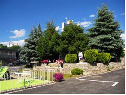 Motel Super 8 By Wyndham Penticton Esterno foto