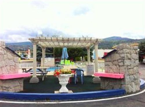 Motel Super 8 By Wyndham Penticton Esterno foto