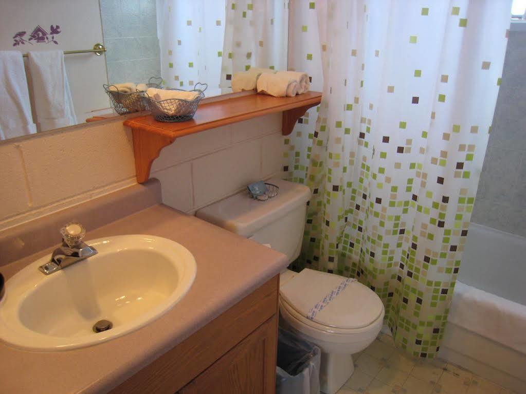 Motel Super 8 By Wyndham Penticton Esterno foto