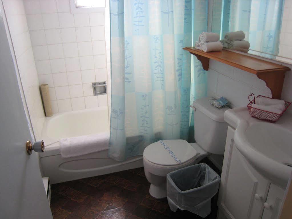 Motel Super 8 By Wyndham Penticton Esterno foto